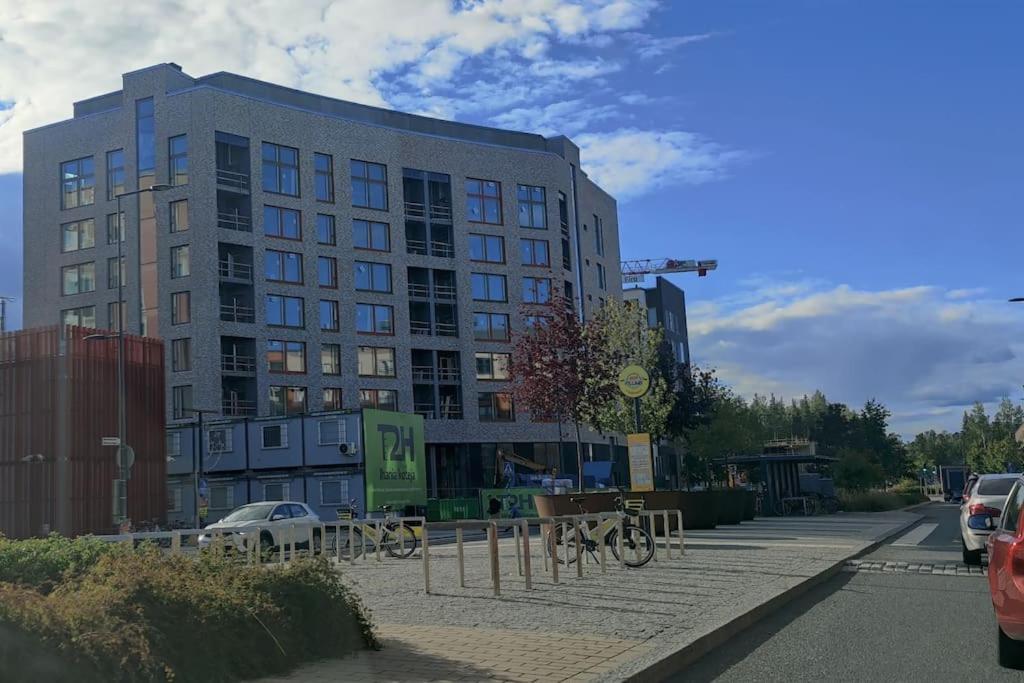 Apartment New Cherry Near Helsinki Airport In Kivistoe Vantaa